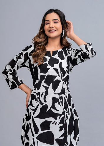 Women Crepe Fabric Printed Straight Kurti (Black)